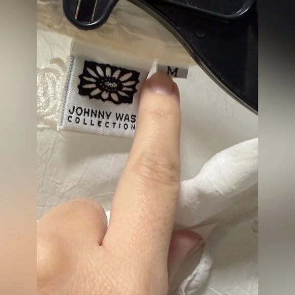 Johnny Was Embroidered Elegant White Lace Button-Up Blouse size Medium - Picture 3 of 4